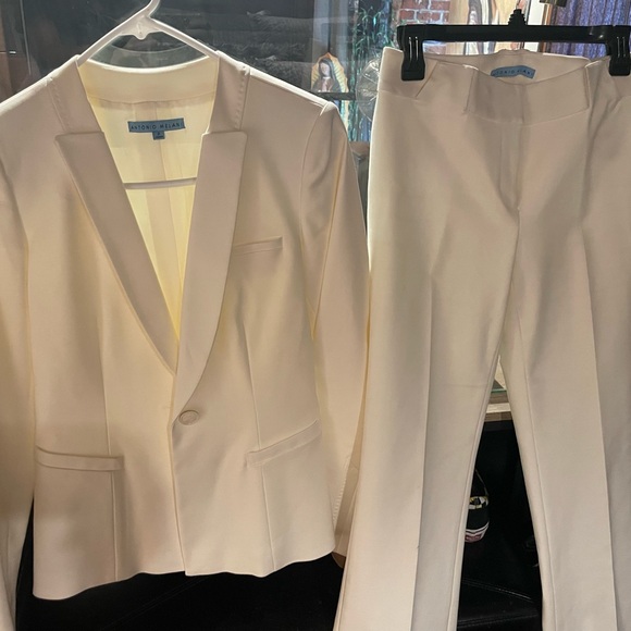 2 Piece Suit - Picture 8 of 9